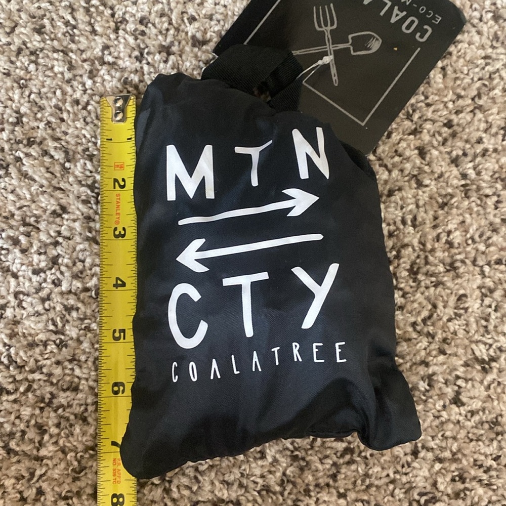 🐛NWT Black compact-able duffel bag! - Picture 6 of 11